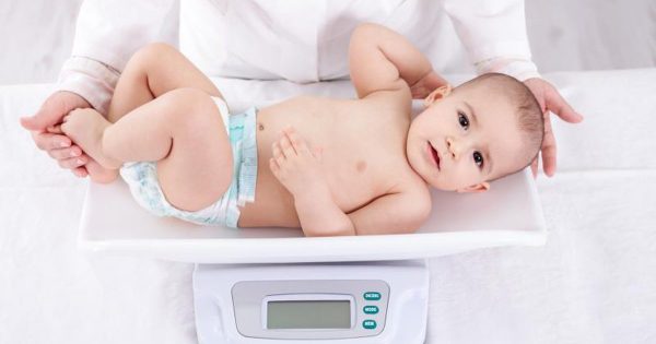 cách giúp trẻ sơ sinh tăng cân